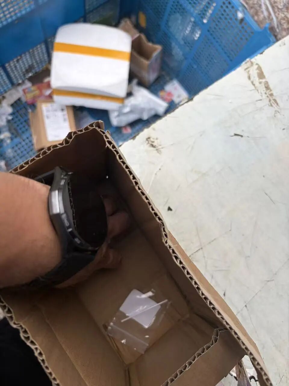 为什么“大箱小用”,可能并不是一个包装问题?——从一个快递、一个售后仓,重新理解“合适的纸箱”封面配图